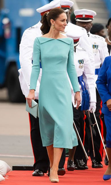 Royal Style Watch: Kate Middleton's most stunning looks on the Caribbean royal tour | HELLO! Kate Middleton Dresses Classy, Kate Middleton Queen, Kate Middleton Style Outfits, Düşes Kate, Looks Kate Middleton, Prins William, Kate Middleton Dress, Princess Katherine, Kate Middleton Outfits