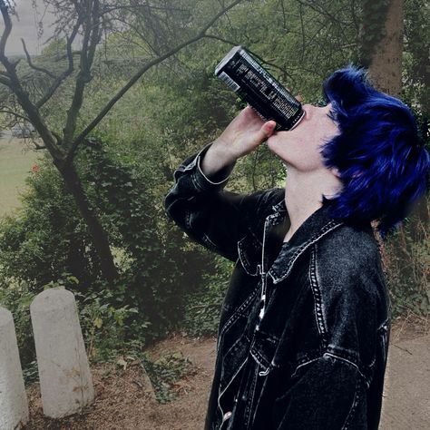 Guy With Blue Hair Aesthetic, Blue Hair Men Aesthetic, Blue Hair Guy Aesthetic, Guys With Blue Hair, Transmasc Style, Blue Hair Male, Skyler Core, Blue Hair Pfp, Blue Hair Boy