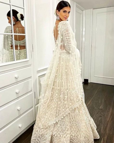 Tara Sutaria looks dreamy in an ivory lehenga set for a wedding! Reception Lengha, Lehenga White, Tara Sutaria, Bridal Lengha, White Winter Wedding, Simple Lehenga, White Lehenga, Reception Outfit, Indian Outfits Lehenga