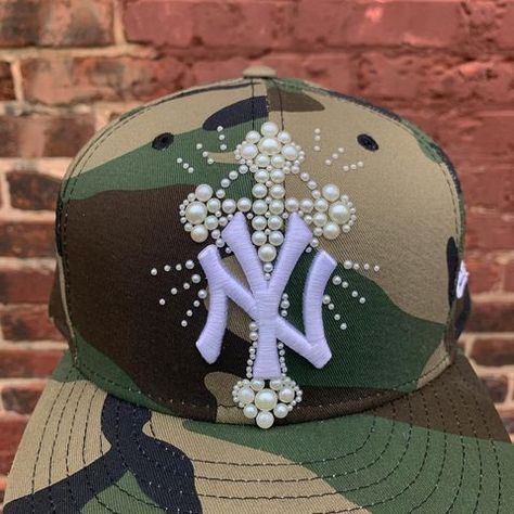 VIVIENNE WESTHOOD (@1800splurge) • Instagram photos and videos Y2k Hat, Custom Fitted Hats, Swag Hats, Hat Aesthetic, Hat Design, Vintage Cap, Jewelry Fashion Trends, Cute Aesthetic, Fitted Caps