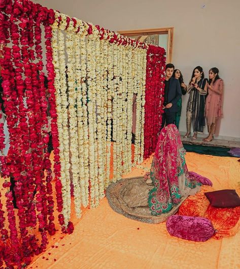 Diy Nikkah Partition, Nikkah Decor At Home Pakistani, Nikkah Partition Decor, Nikah Partition Decor, Pakistani Nikah Decoration, Nikah Setup, Nikkah Partition, Mehndi Stage, Nikah Decor