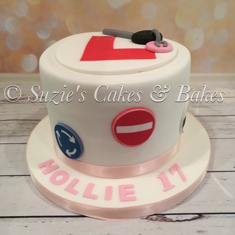 License Cake Ideas, Learner Driver Cake, License Birthday Cake, Audi Birthday Cake, 16 Birthday Driving Theme, 17th Cake, 17th Birthday Cake, Learner Driver, 17 Birthday Cake