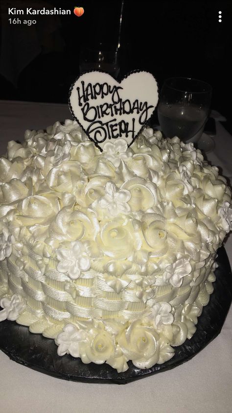 HAPPY BIRTHDAYYY to Me!!! Ivory Birthday Cake, Kardashian Cake, Wedding Cake Cookies, Cake Liner, Birthday Cake Pictures, Cute Birthday Ideas, Custom Birthday Cakes, Birthday Party Theme Decorations, 22nd Birthday