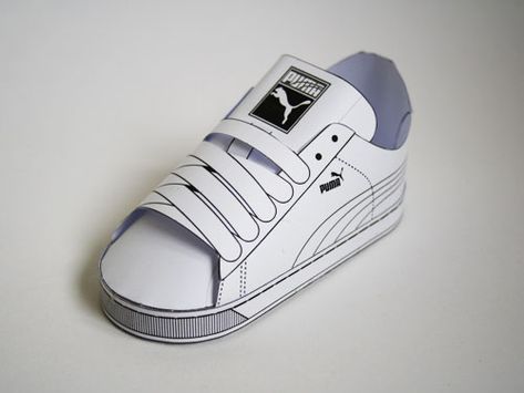 Papercraft pumas!  These guys are kind of little, they fit in the palm of my hand (4"?) Shoe Cupcakes, Shoe Template, Paper Shoes, Art Adventure, Diy Sneakers, Foldable Shoes, Origami Paper Art, Art Teaching, Paper House