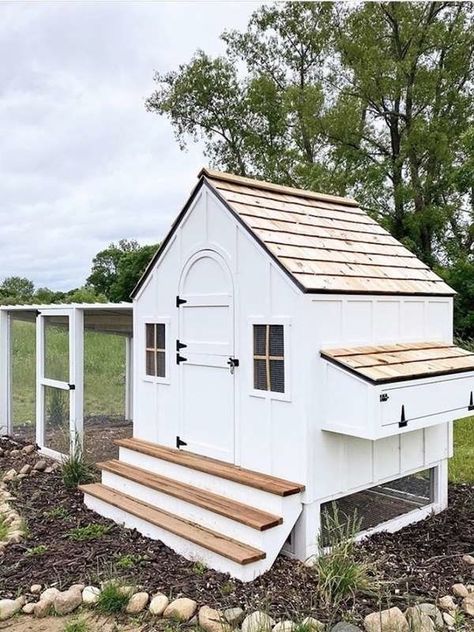 Check out this simple and pretty white and wood chicken coop, and see more backyard chicken coop ideas. | The Most Beautiful Chicken Coops We've Ever Seen Chicken Coop Kit, Cute Chicken Coops, Chicken Coop Garden, Chicken Coup, Backyard Chicken Coop Plans, Diy Chicken Coop Plans, Coop Design, Coops Diy, Beautiful Chickens