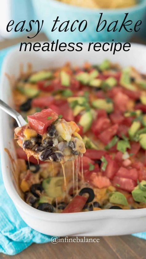 Crowd-pleasing, family-friendly, super easy vegetarian taco bake. The perfect, no fuss casserole. Vegetarian Taco Casserole, Easy Taco Bake, Taco Casserole Bake, Super Nachos, Vegetarian Taco, Protein Vegetarian, Vegetarian Mexican, Vegetarian Tacos, Taco Bake