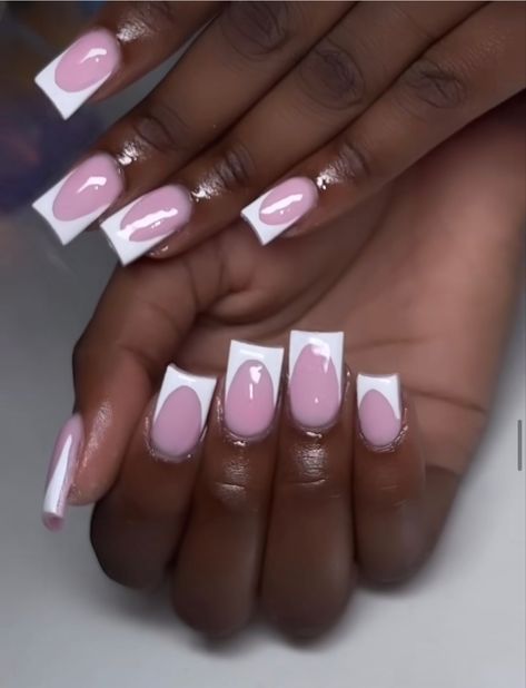 Nails Idea Medium, Pink Acrylic With White Tip, White French Tip With Pink Base, Pink Base White French Tip, French Tip Nails Pink Base, Pink Base French Tip Nails, French Nails Pink Base, French Tip With Pink Base, Pink Base French Nails