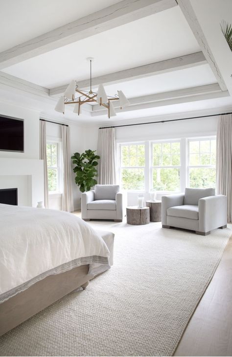 WOODSIDE — Kerri Rosenthal Interiors. #homedecor #interiordesign #bedroomdecor #bedroomdesign #masterbedroom Neutral Bedrooms, Bedroom Seating, Casa Vintage, Couple Bedroom, Master Bedding, Master Bedrooms Decor, White Furniture, Large Bedroom, Modern Bed