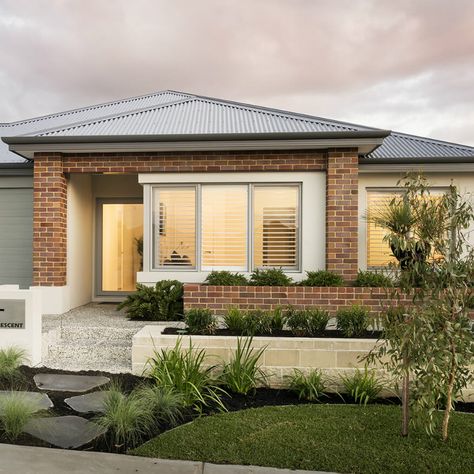 Red Bricks House Exterior, Recycled Red Brick House, Modern Face Brick House Exterior, Light Brick Facade, Brown Brick Ranch House Exterior, Red Brick Bungalow Exterior, Red Brick House Exterior Australia, Modern Brick House Exterior Ideas, Modern Red Brick House Exterior