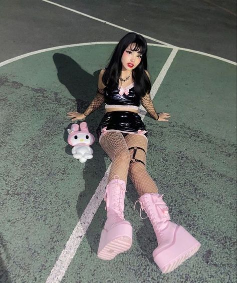 Kuromi Aesthetic Outfit, Soft Egirl Outfits, Soft Goth Outfits, Egirl Aesthetic Outfits, My Melody Outfit, Black Rave Outfits, Rave Fit, Goth Fits, Kawaii Outfit Ideas