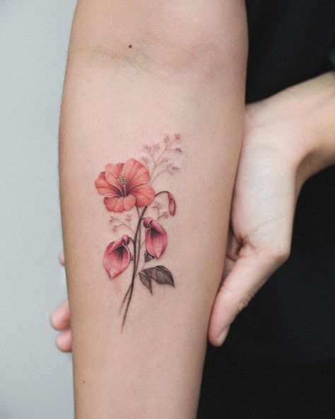 Frangipani Tattoo, Violet Flower Tattoos, Hibiscus Flower Tattoos, Realistic Flower Tattoo, Flower Of Life Tattoo, Simple Flower Tattoo, Japanese Flower Tattoo, Hibiscus Tattoo, Chrysanthemum Tattoo