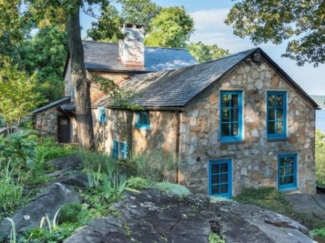 Diane Sawyer's Former Home - Upstate New York Stone Cottage Diane Sawyer, Tiny House Company, York Stone, Log Cabin Kits, Stone Cottages, New York Homes, Stone Cottage, French Countryside, Old Stone