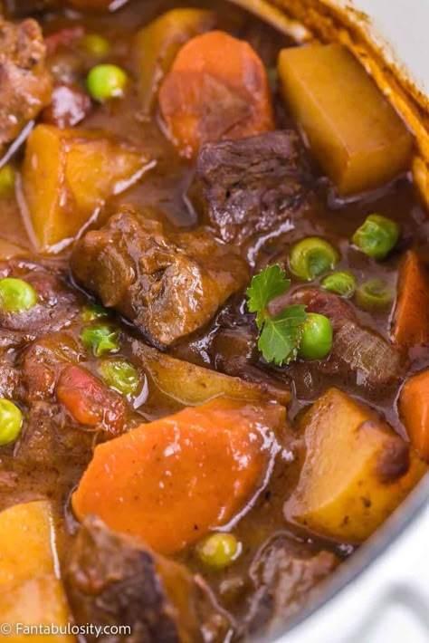 Beef Stew Recipe Oven, Dutch Oven Beef Stew, Dutch Oven Beef, Oven Beef Stew, Homemade Beef Stew, Slow Cooker Beef Stew, Beef Tips, Homemade Beef, Beef Stew Recipe