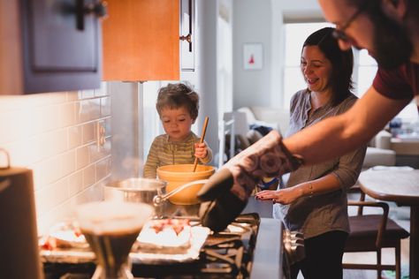 03.family.cooking.breakfast.at.home Lifestyle Family Session, Cooking Photos, Family Baking, Cooking Photography, New England Wedding, Family Eating, Johnson Family, My Year, Family Cooking