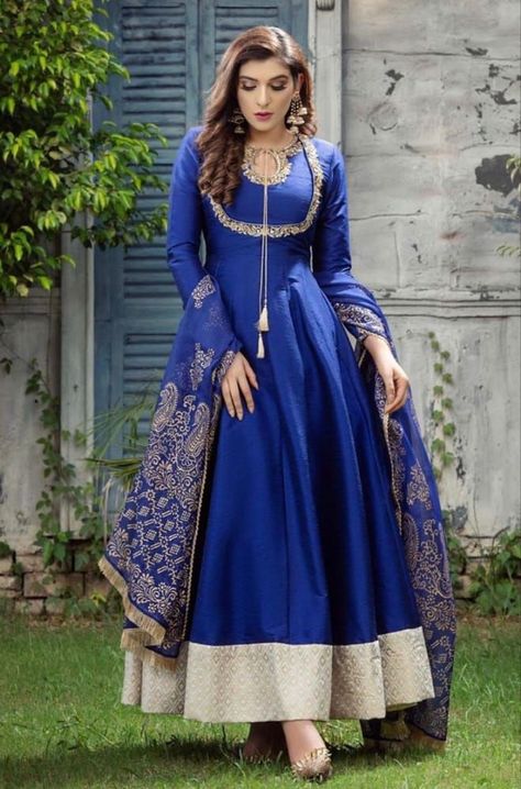 Addorable stylish party wear outfits🥰🥰 Anarkali Black, Garba Lehenga, Party Wear Outfits, Pengantin India, Anarkali Dress Pattern, Traditional Indian Dress, Style Guru, Pakistani Fashion Party Wear, Long Dress Design