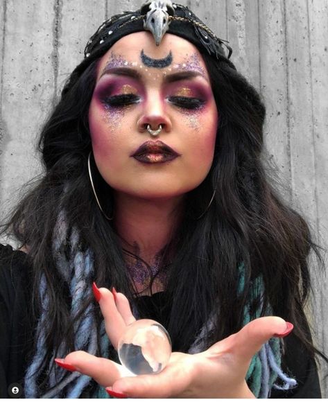 Halloween Costumes Witch Makeup, Halloween Costumes From Movies, Halloween Fortune Teller Costume, Easy Girl Halloween Costumes, Costumes From Movies, Carnaval Makeup, Ideas Carnaval, Halloween Fortune Teller, Viking Halloween Costume