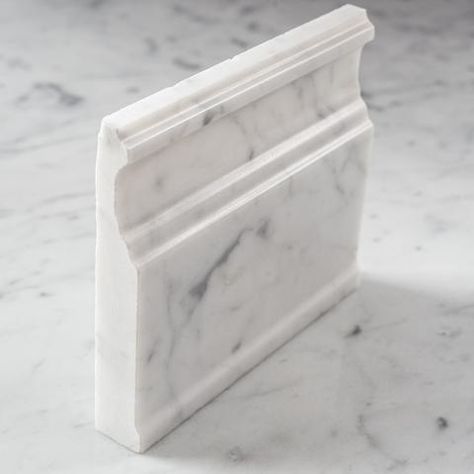 Modern Marble Floor, Luxury Marble Flooring, Marble Skirt, Carrara Marble Bathroom, Floor Skirting, Marble Carrara, Tiled Wall, Base Molding, Floor Moulding