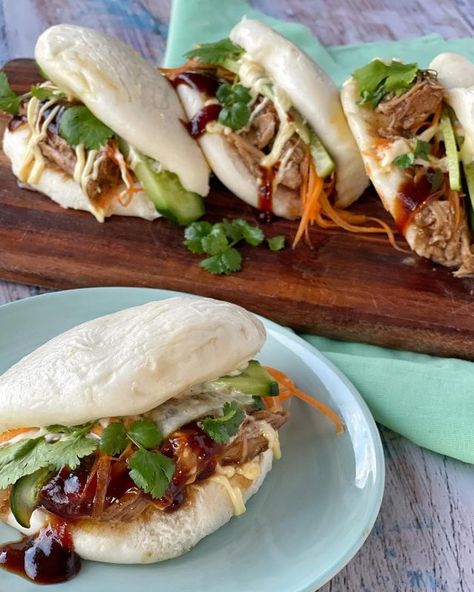 Pulled Pork On A Bun, Healthy Recipes Pork, Bao Bun Platter, Pork Bao Buns, Pulled Pork Buns, Pulled Pork Wraps, Pulled Pork Asian Style, Pulled Pork Meals, Bao Buns Pulled Pork