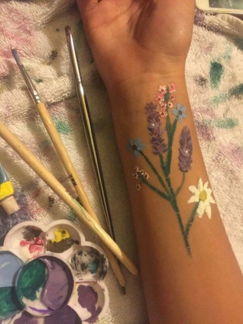 Wild flowers #bodyart #body #art #tumblr Arm Paint Ideas Body Art, Skin Painting, Body Paintings, Flower Skin, Leg Painting, Leg Art, Skin Paint, Back Painting, Cat Air