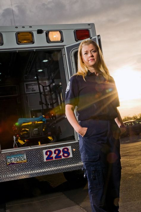 Emt Photo Shoot, Female Emt Paramedic, Senior Picture Ideas Emt, Emt Photoshoot Ideas, Paramedic Graduation Pictures, Paramedic Photography, Emt Graduation Pictures, Ems Photoshoot, Ambulance Photography