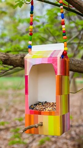 Environmental Crafts, Bird Feeders Diy Kids, Nanny Activities, Earth Day Craft, Bird Feeder Craft, Camp Crafts, Summer Camp Crafts, Earth Day Crafts, Diy Bird Feeder