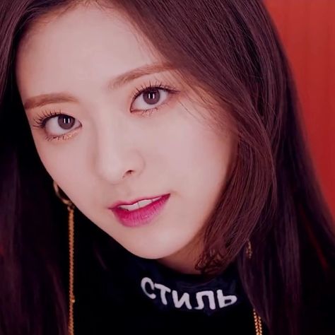 ITZY YUNA 있지 유나’s Instagram profile post: “qotd: fav kpop visual? -- DALLA DALLA mv #itzy #yuna #dalladalla” Yuna Dalla Dalla Era, Yuna Dalla Dalla, Mv Itzy, Tucson Car, Need Cash Now, Honda Civic 2004, Emergency Response Plan, Shin Yuna, Itzy Yuna