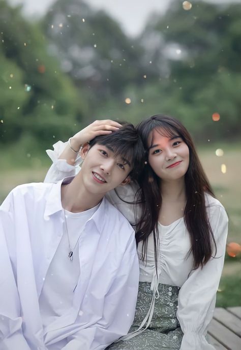 Korean Couple Photoshoot, Korean Photo, Hair Mistakes, Couple Poses Reference, Couple Picture Poses, Cute Couples Hugging, Love Couple Photo, Cute Couple Cartoon, Korean Couple