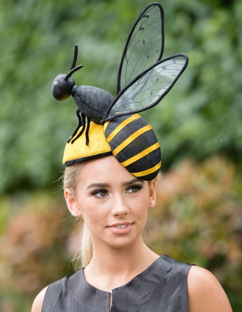 Royal Ascot hats- CosmopolitanUK Crazy Hat Ideas For Adults, Hat Day Ideas, Crazy Hats Diy, Diy Fascinator Hat, Weird Hats, Bee Hats, Creative Hats, Unusual Hats, Bee Hat