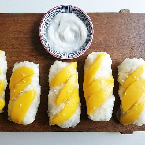 Mango Sticky Rice Spring Rolls, Vegan Thai Recipes, Mango Sushi, Mango Sticky Rice Recipe, Coconut Sticky Rice, Coconut Caramel Sauce, Entertainment Recipes, Mango Rice, Sweet Sticky Rice