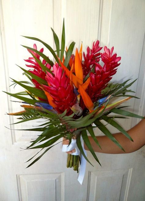 Tropical Hand Bouquet, Thai Flower Bouquet, Bird Of Paradise Wedding Bouquet, Birds Of Paradise Bouquet, Bird Of Paradise Bouquet, Flowers Bouquet Ideas, Bird Of Paradise Wedding, Tropical Flowers Bouquet, Tropical Bridal Bouquet