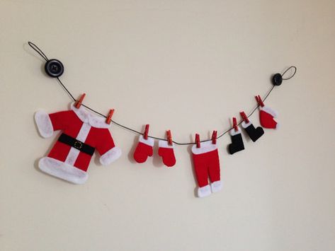 Santa's washing line. Cute felt Christmas garland by sisipops, £12.00 Felt Christmas Garland, Felt Template, Felt Ornaments Patterns, Template Christmas, Felt Christmas Decorations, Christmas Crafts For Gifts, Washing Line, Felt Decorations, Christmas Templates