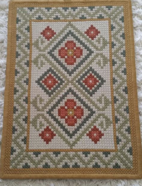 Miniature Embroidery, Crochet Rug Patterns, Arabesque Pattern, Cross Stitch Bookmarks, Cross Stitch Borders, Cross Stitch Rose, Square Patterns, Crochet Rug, Hand Embroidery Designs