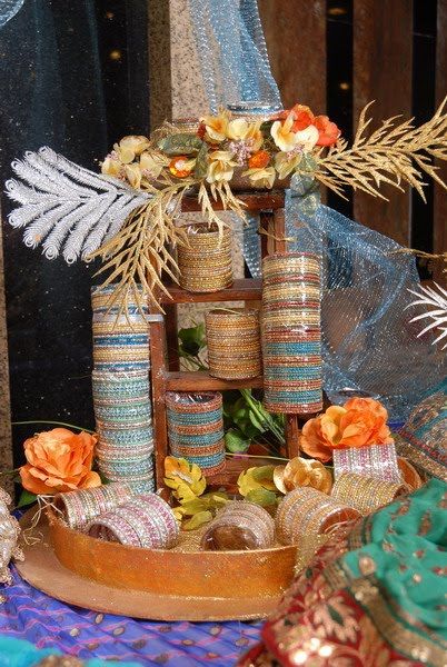 trousseau packing ideas - Google Search                                                                                                                                                                                 More Wedding Gift Hampers, Indian Wedding Gifts, Trousseau Packing, Wedding Gift Pack, Creative Wedding Gifts, Bridal Gift Wrapping Ideas, Desi Wedding Decor, Personalized Wedding Decor, Marriage Decoration