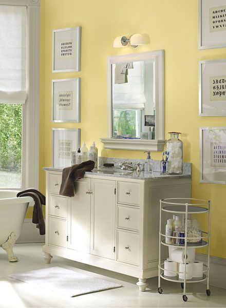 Hawthorne yellow paint from Benjamin Moore. Very clean look. Light Yellow Bathroom, Benjamin Moore Bathroom Colors, Yellow Bathroom Walls, Hawthorne Yellow, Small Bathroom Paint Colors, Best Bathroom Colors, Small Bathroom Paint, Yellow Bathroom Decor, Room Yellow