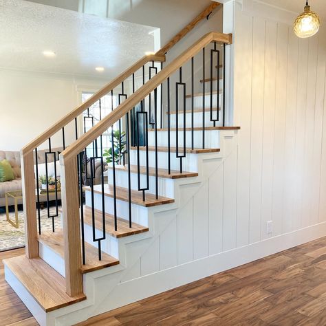 35 Open Staircase Ideas for Modern Homes: Design & Decor Inspiration - placeideal.com Open Staircase Ideas, Compact Staircase, Modern Farmhouse Staircase, Farmhouse Stairs, Staircase Design Ideas, Stairs Renovation, Luxury Staircase, Stairs Ideas, Staircase Remodel