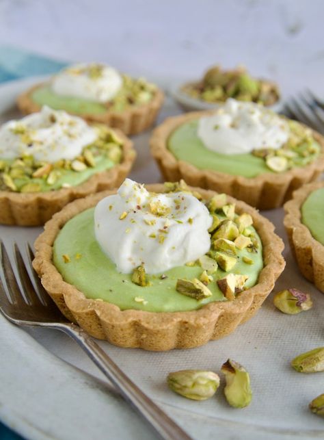 Goat Cheese Mousse, Pistachio Dessert Pudding, Pudding Tart, Cheese Mousse, Picnic Desserts, Pistachio Dessert, Graham Cracker Recipes, Fruit Tart Recipe, Candied Orange