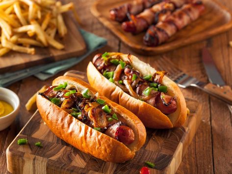 Why You Should Make Hot Dogs in an Air Fryer Bacon Wrapped Sausages, Fried Hot Dogs, Bacon Wrapped Hotdogs, Making Hot Dogs, Wrapped Hot Dogs, Keju Cheddar, Hot Dog Toppings, Chile Jalapeño, Chili Cheese Dogs