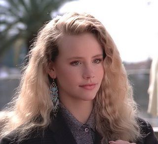 Cindy Mancini from the film 'Can't Buy Me Love'... Amanda Peterson, Colleen Camp, Hair Movie, Can't Buy Me Love, Retro Fashion Outfits, Life Moves Pretty Fast, Fashion 80s, Child Actresses, Love Hair