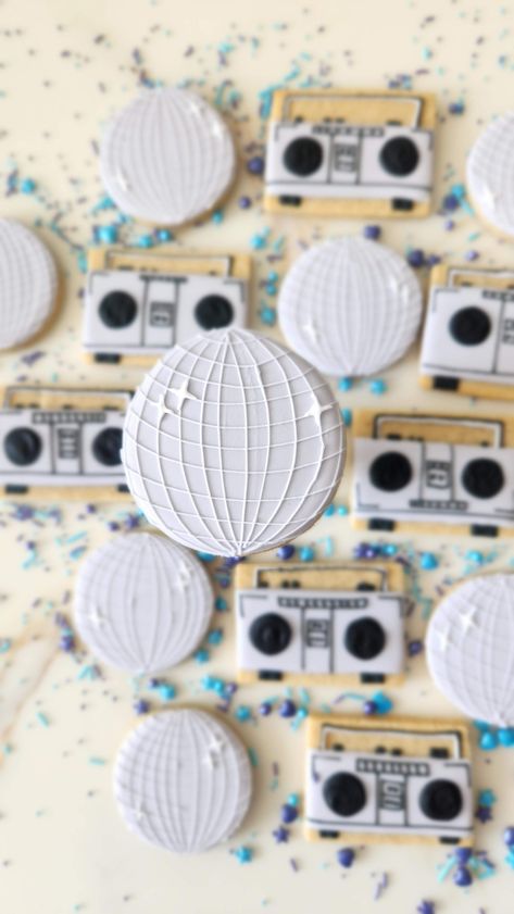 Disco theme cookies Disco Tea Party, Disco Ball Sugar Cookies, Disco Party Food Ideas, Disco Ball Cookies, Disco Cookies, Church Tea Party, Ball Cookies, Disco Birthday Party, Silent Disco