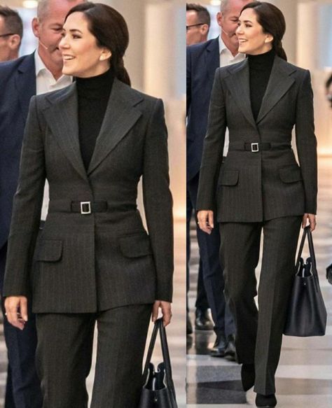 Courtroom Outfits For Women, Womens Suits Business Power Dressing, Latest Suit Design 2024 For Women, Courtroom Attire Women, Professional Office Outfit, Stylish Business Outfits, Kroonprinses Mary, Stylish Office Wear, Looks Kate Middleton