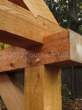 Detail view of the jointwork on the structure. The posts and beams are 8 x8" solid cedar timbers. Tennessee Fieldstone, Timber Joints, Projek Kayu, Timber Frame Joinery, Timber Frame Construction, Wood Joints, Wooden Structure, Timber Structure, Outdoor Room