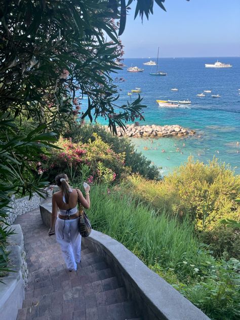 Capri Inspo Pics, Amalfi Picture Ideas, Amalfi Coast Photo Ideas, Capri Italy Aesthetic, Amalfi Aesthetic, Capri Aesthetic, Amalfi Coast Aesthetic, Capri Beach, Europe Vibes