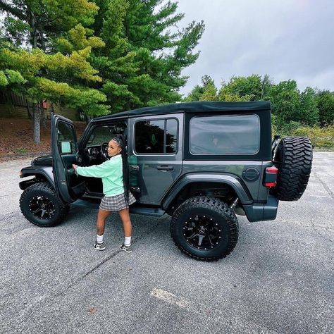 New Car Aesthetic Jeep, Black Jeep Aesthetic, Keep Wrangler Aesthetic, Black Jeep Wrangler Aesthetic, Aesthetic Jeep Wrangler, Jeep Girl Aesthetic, Blacked Out Jeep Wrangler, Girl Jeep Wrangler, Jeep Wrangler Aesthetic