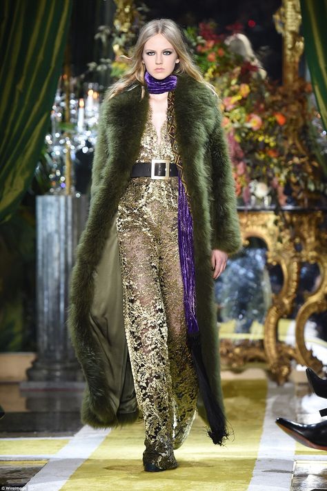 A model walks the runway in a sheer gold catsuit and an ankle-grazing green fur coat. Peter Dundas presented his first cold weather collection for Roberto Cavalli on day one of Milan Fashion Week Green Fur Coat Outfit, Green Fur Coat, 70s Glamour, Gucci Runway, Scarf Trends, Green Fur, Model Walks, Catwalk Fashion, Cute Comfy Outfits