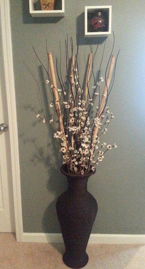 Floor Vase Arrangement, Tall Vase Arrangements, Floor Vase Decor, Decorating With Sticks, Tall Floor Vases, Vase Arrangements, Diy Vase, Modern Vase, Tall Vases