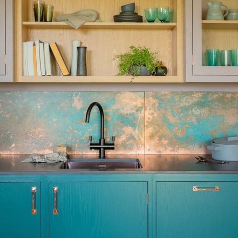 This hand-aged copper backsplash is having a MAJOR moment! Are you loving it? We sure are. 😍 📷 nakedkitchens  #kitchen #kitchens #kitchendesign #kitchenideas #kitchenremodel #dreamkitchen #kitcheninspiration #kitchenreno #kitchenrenovation #interior #interiordesign #interiordesigner #kitchentrends #magazine #beautiful #cabinets #instagood #kitchengoals #style #trends #kitchensofinstagram #trending #home #kitchenisland #backsplash #luxurykitchens #lights #lighting #luxuryhome Metal Backsplash Kitchen, Kitchen Credenza, Kitchen Backsplash Trends, Latest Kitchen Designs, Blue Kitchen Cabinets, Kitchen Backsplash Designs, Kitchen Splashback, Kitchen Design Trends, Kitchen Trends