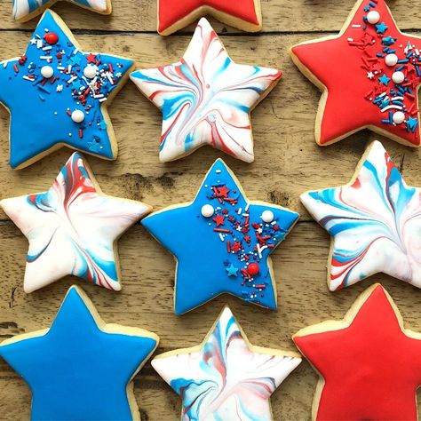 Star Sugar Cookies Decorated, Frosting Cookies, Star Sugar Cookies, Royal Frosting, Flood Icing, Patriotic Cookies, Cookie Decorations, 4th Of July Desserts, Iced Sugar Cookies