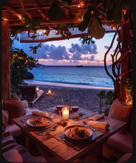 Romantic Beach Date Night, Dream Dates, Romantic Date Night Ideas, Beach Dinner, Romantic Restaurant, Beach Meals, Beautiful Outdoor Spaces, Romantic Beach, Romantic Dinner