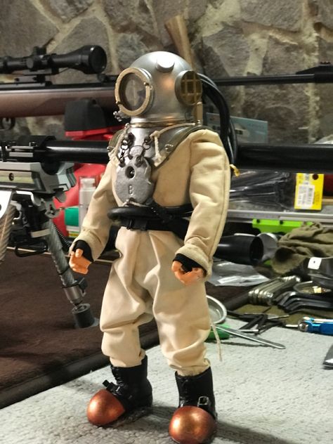 Vintage Deep Sea Diver, Deep Sea Diver Art, Diver Art, Vintage Toys 1960s, Navy Diver, Deep Sea Diver, Diving Helmet, Halloween Props Diy, Diving Suit