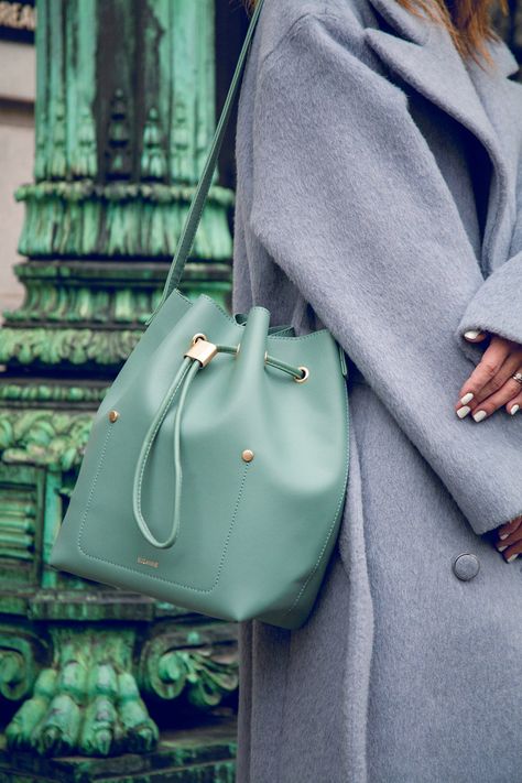 Trendy Green Bucket Bag, Trendy Luxury Green Bucket Bag, Turquoise Bag Outfit, Chic Green Bucket Bag, Luxury Green Elegant Bucket Bag, Mint Bag Outfit, Bucket Bag Outfit, Small Bag Outfit, Casual Green Bucket-shaped Bag